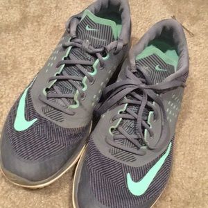 nike tennis shoes size 8 wmns